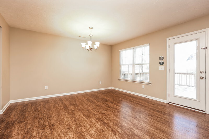 2,100/Mo, 637 Big Hurricane Dr La Vergne, TN 37086 Dining Room View