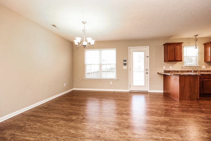 2,100/Mo, 637 Big Hurricane Dr La Vergne, TN 37086 Dining Room View 2