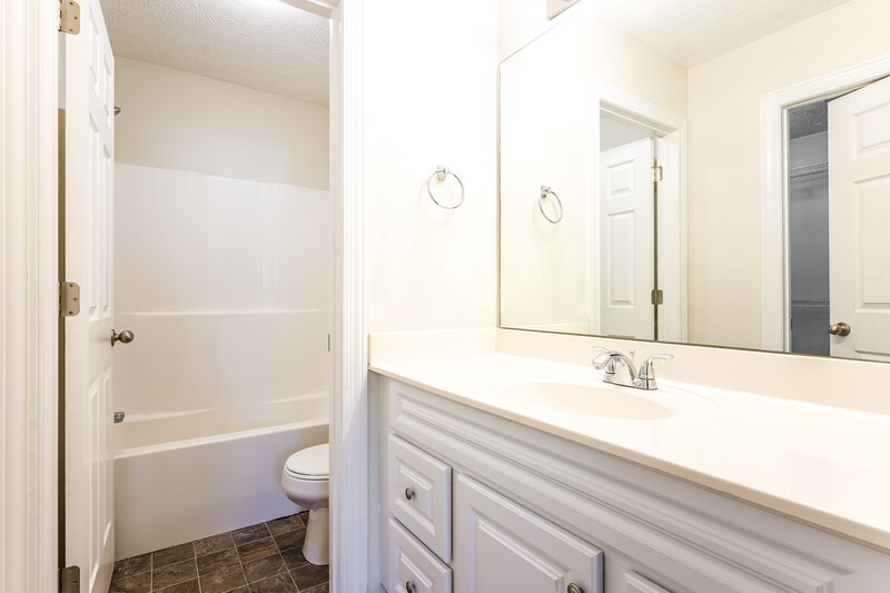 2,160/Mo, 1533 Passage Dr Murfreesboro, TN 37130 Main Bathroom View