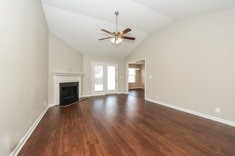 1,880/Mo, 845 Maricopa Dr Murfreesboro, TN 37128 Living Room View 2