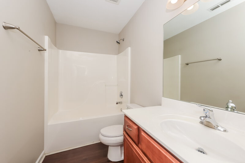 1,880/Mo, 845 Maricopa Dr Murfreesboro, TN 37128 Bathroom View