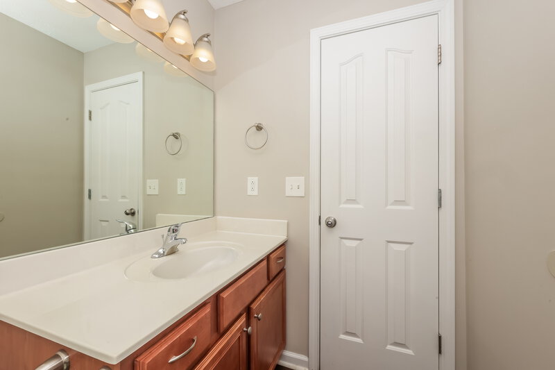 1,880/Mo, 845 Maricopa Dr Murfreesboro, TN 37128 Bathroom View 2
