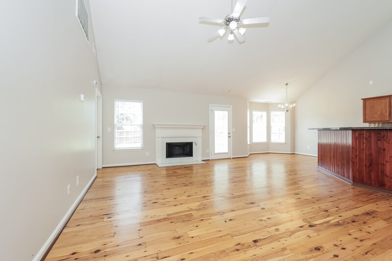 2,340/Mo, 128 Mary Joe Martin Dr La Vergne, TN 37086 Living Room View