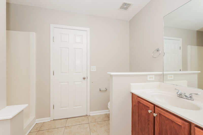 2,340/Mo, 128 Mary Joe Martin Dr La Vergne, TN 37086 Main Bathroom View