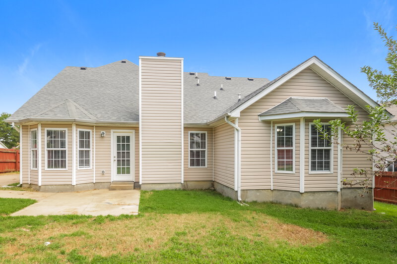 2,340/Mo, 128 Mary Joe Martin Dr La Vergne, TN 37086 Rear View