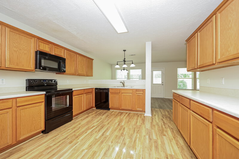 3,130/Mo, 5723 Roxbury Dr Murfreesboro, TN 37128 Kitchen View 2