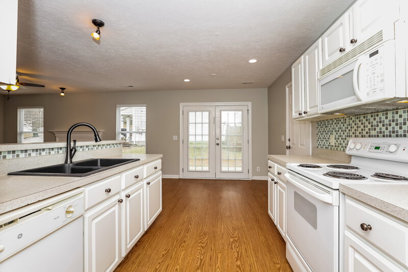 2,345/Mo, 2136 Blake Dr Antioch, TN 37013 Kitchen View 2