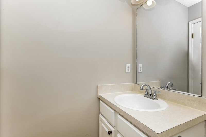 2,345/Mo, 2136 Blake Dr Antioch, TN 37013 Main Bathroom View
