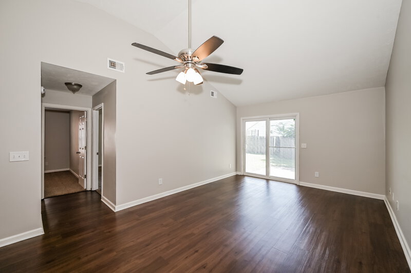 1,885/Mo, 603 Freedom Ct Murfreesboro, TN 37129 Living Room View 2
