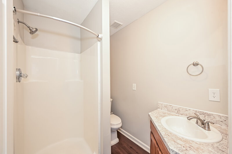 1,885/Mo, 603 Freedom Ct Murfreesboro, TN 37129 Main Bathroom View