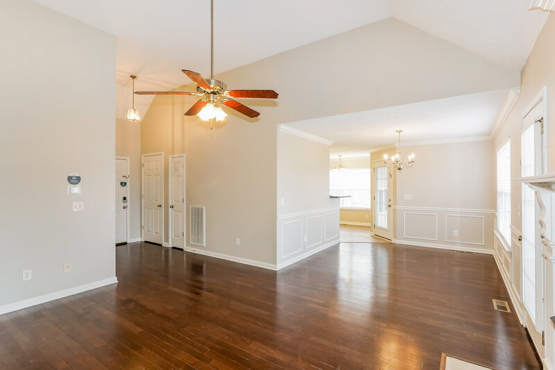 1,925/Mo, 565 County Farm Rd Murfreesboro, TN 37127 Living Room View 2