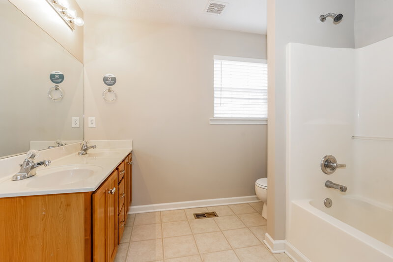1,925/Mo, 565 County Farm Rd Murfreesboro, TN 37127 Main Bathroom View