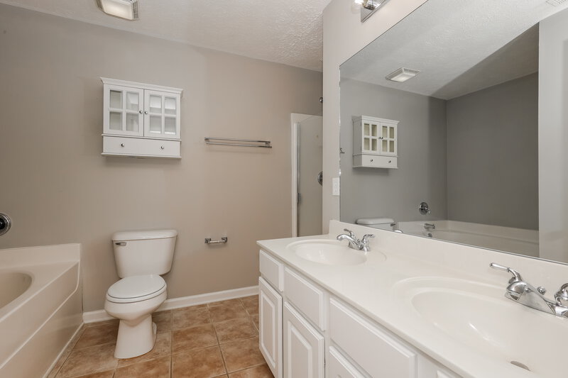 2,220/Mo, 3456 Chandler Cove Way Antioch, TN 37013 Main Bathroom View