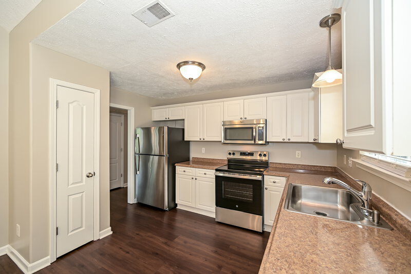 2,370/Mo, 4412 Sandpiper Ln Antioch, TN 37013 Kitchen View 2