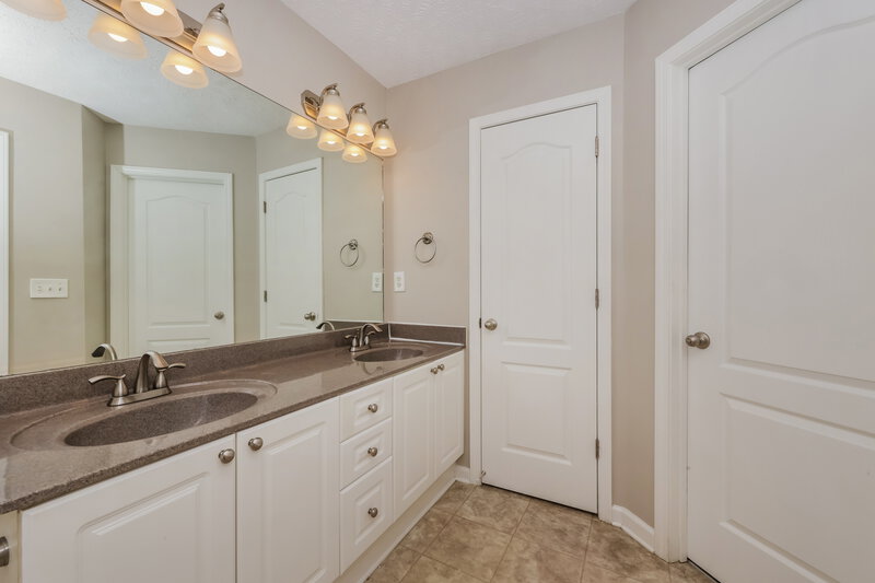 3,510/Mo, 4412 Sandpiper Ln Antioch, TN 37013 Main Bathroom View 2