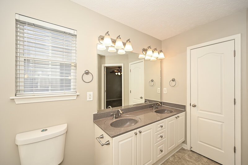 2,370/Mo, 4412 Sandpiper Ln Antioch, TN 37013 Main Bathroom View 2