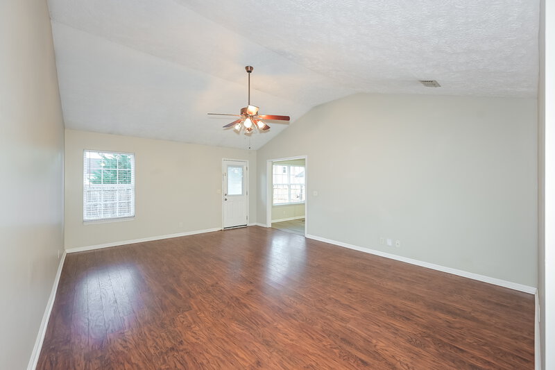 2,065/Mo, 3012 Wellington Pl Murfreesboro, TN 37128 Living Room View 3