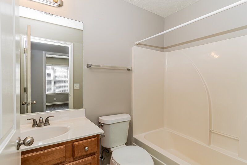2,380/Mo, 1443 Antebellum Dr Murfreesboro, TN 37128 Bathroom View