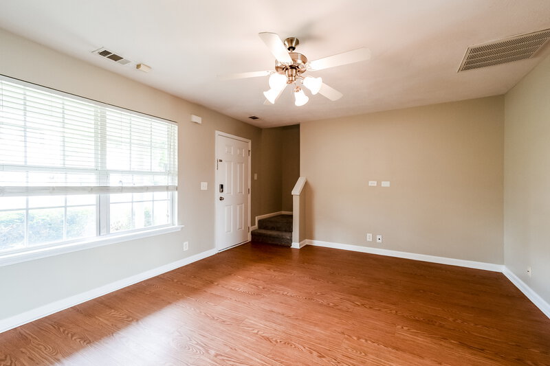2,200/Mo, 9204 Thomason Trl Antioch, TN 37013 Living Room View 2
