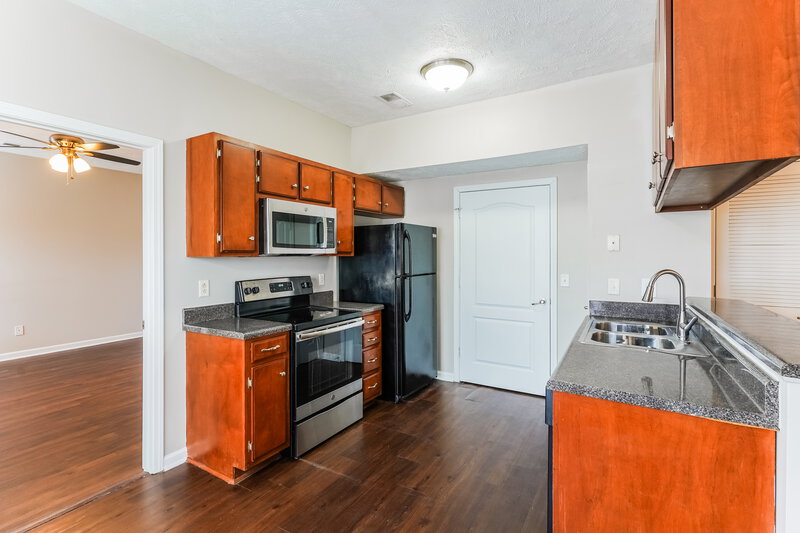 1,835/Mo, 2627 Sewanee Pl Murfreesboro, TN 37128 Kitchen View 2