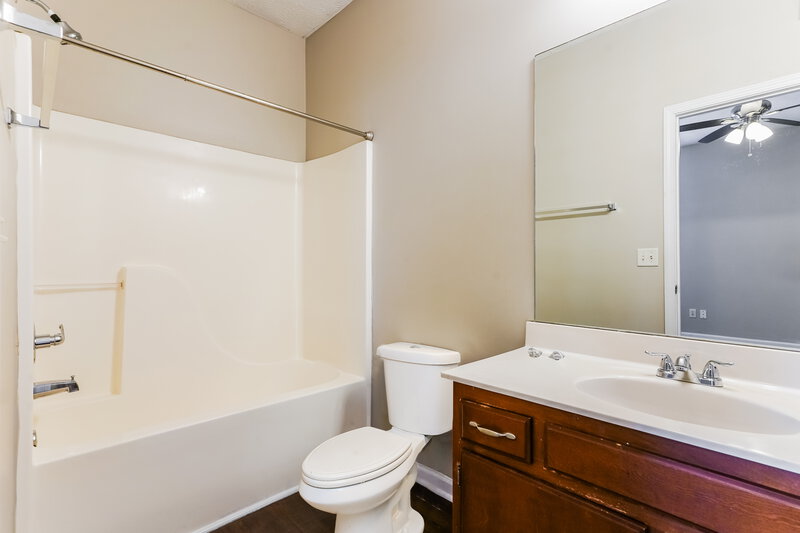1,835/Mo, 2627 Sewanee Pl Murfreesboro, TN 37128 Bathroom View 2