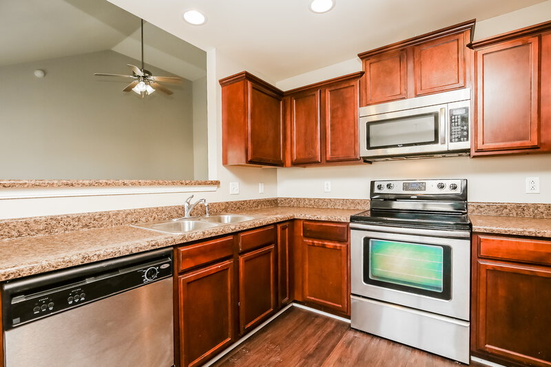 1,830/Mo, 1814 Colyn Ave Murfreesboro, TN 37128 Kitchen View 2