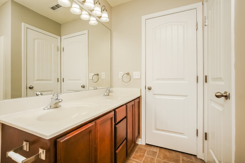 1,830/Mo, 1814 Colyn Ave Murfreesboro, TN 37128 Main Bathroom View 3