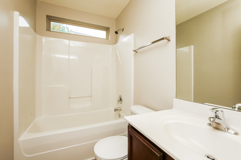 1,830/Mo, 1814 Colyn Ave Murfreesboro, TN 37128 Bathroom View