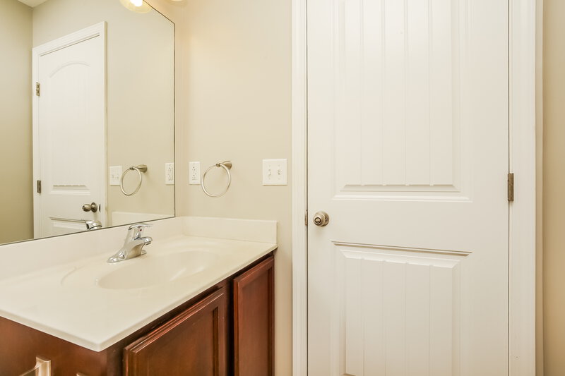 1,830/Mo, 1814 Colyn Ave Murfreesboro, TN 37128 Bathroom View 2