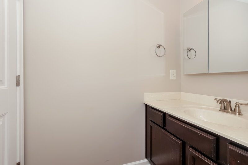 2,990/Mo, 1008 Tammy Sue Ln La Vergne, TN 37086 Bathroom View