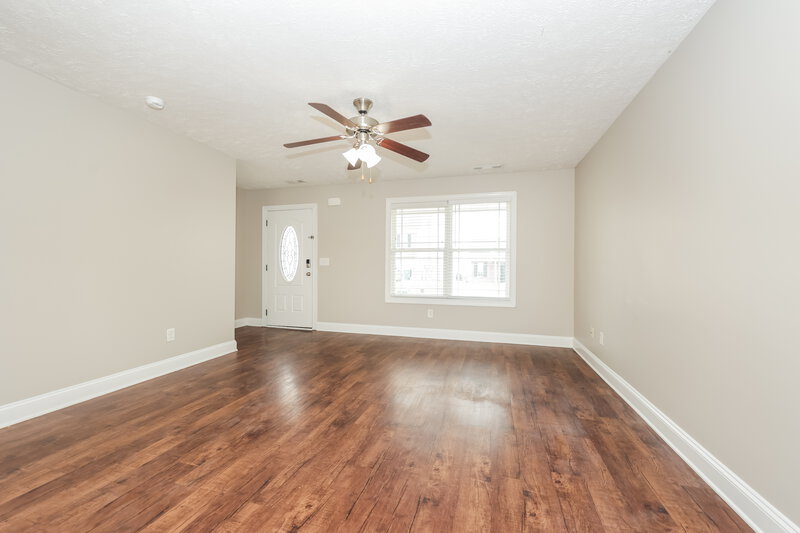 1,950/Mo, 1036 Tammy Sue Ln La Vergne, TN 37086 Living Room View
