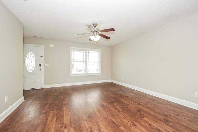 1,950/Mo, 1036 Tammy Sue Ln La Vergne, TN 37086 Living Room View 2