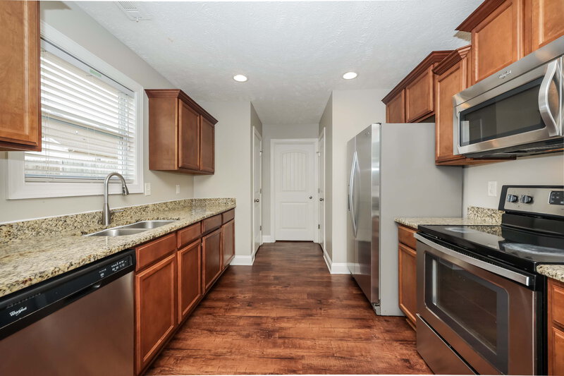 1,950/Mo, 1036 Tammy Sue Ln La Vergne, TN 37086 Kitchen View