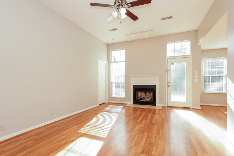 2,050/Mo, 5820 Murphywood Crossing Antioch, TN 37013 Living Room View