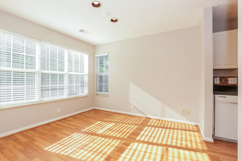 2,050/Mo, 5820 Murphywood Crossing Antioch, TN 37013 Dining Room View 2