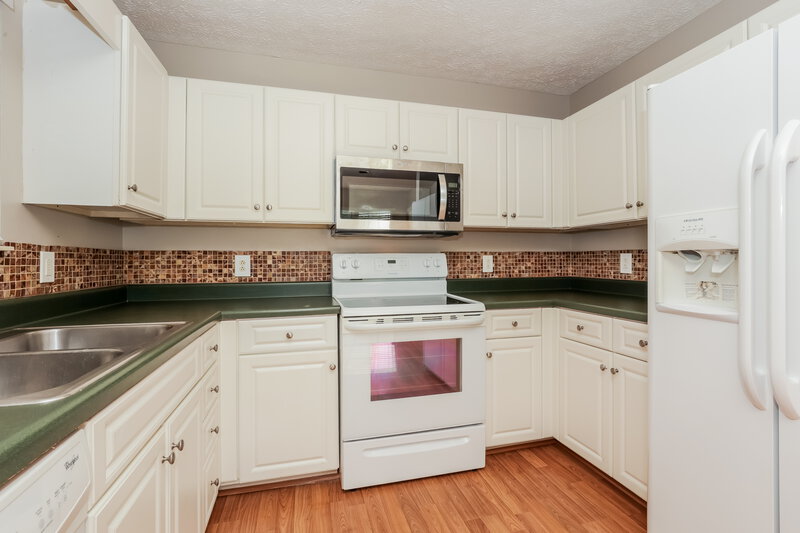 2,050/Mo, 5820 Murphywood Crossing Antioch, TN 37013 Kitchen View
