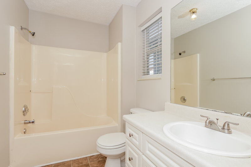 2,050/Mo, 5820 Murphywood Crossing Antioch, TN 37013 Bathroom View