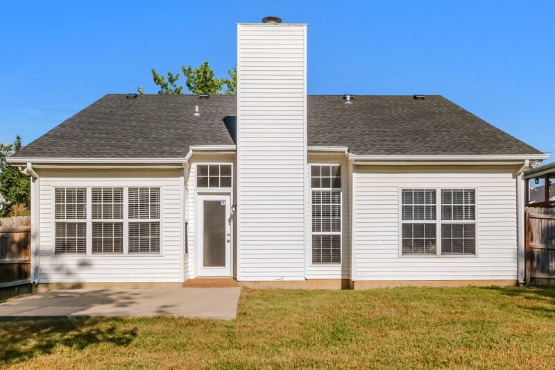 2,050/Mo, 5820 Murphywood Crossing Antioch, TN 37013 Rear View