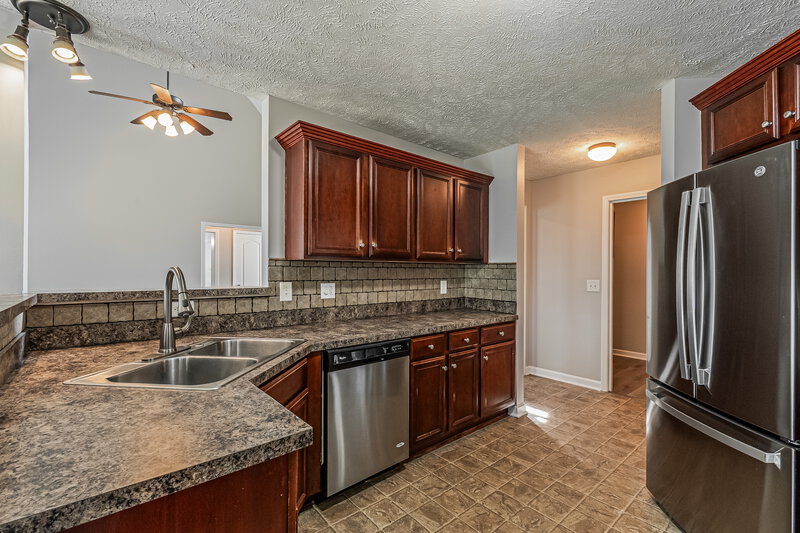 2,405/Mo, 5054 Betsy Ann Ave Murfreesboro, TN 37129 Kitchen View