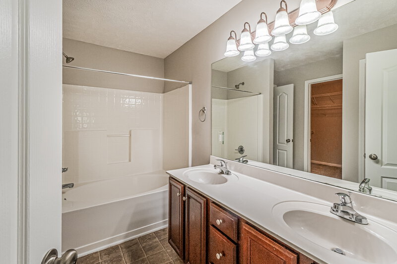 2,405/Mo, 5054 Betsy Ann Ave Murfreesboro, TN 37129 Main Bathroom View