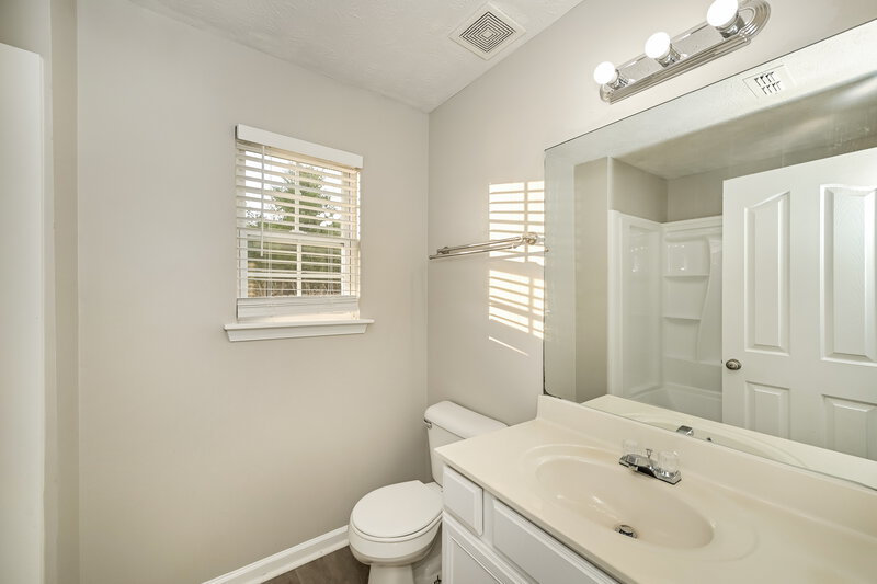 2,235/Mo, 8864 Cressent Glen Ct Antioch, TN 37013 Main Bathroom View