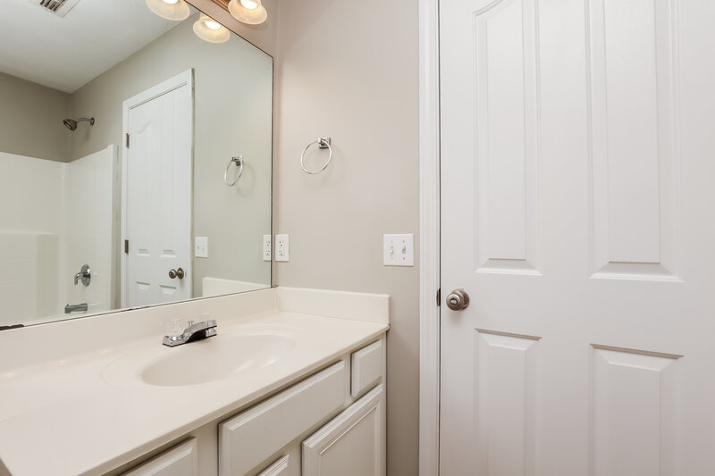 2,265/Mo, 8864 Cressent Glen Ct Antioch, TN 37013 Main Bathroom View