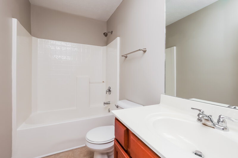 2,265/Mo, 8864 Cressent Glen Ct Antioch, TN 37013 Bathroom View 2