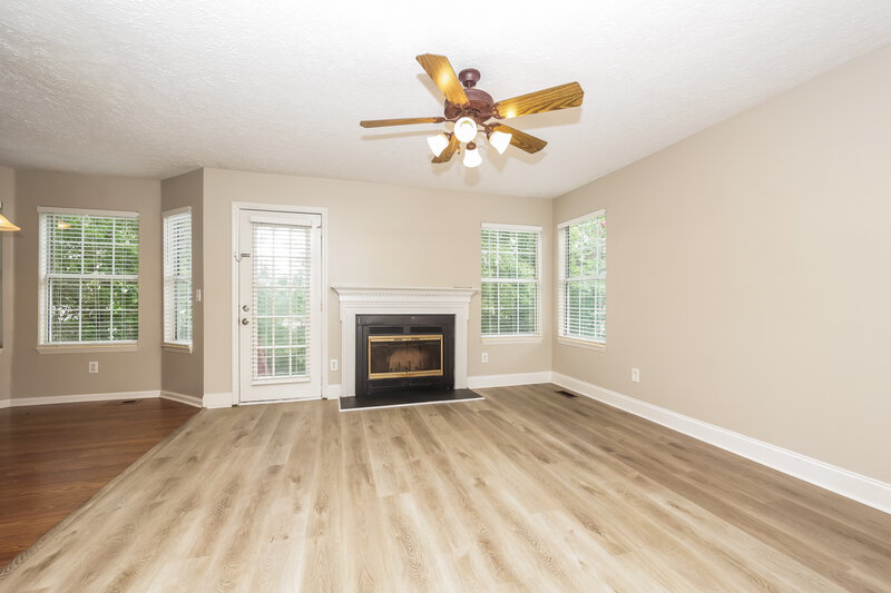 2,870/Mo, 5120 Pebble Creek Dr Antioch, TN 37013 Living Room View 2