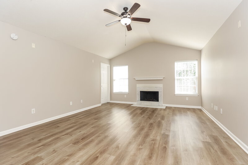 1,845/Mo, 232 Lake Forest Dr La Vergne, TN 37086 Living Room View