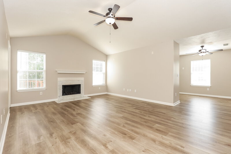 1,845/Mo, 232 Lake Forest Dr La Vergne, TN 37086 Living Room View 2