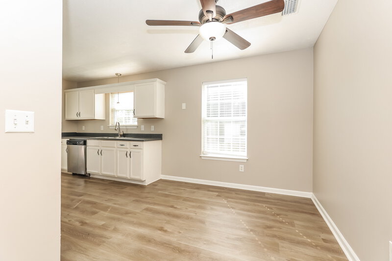 1,845/Mo, 232 Lake Forest Dr La Vergne, TN 37086 Dining Room View