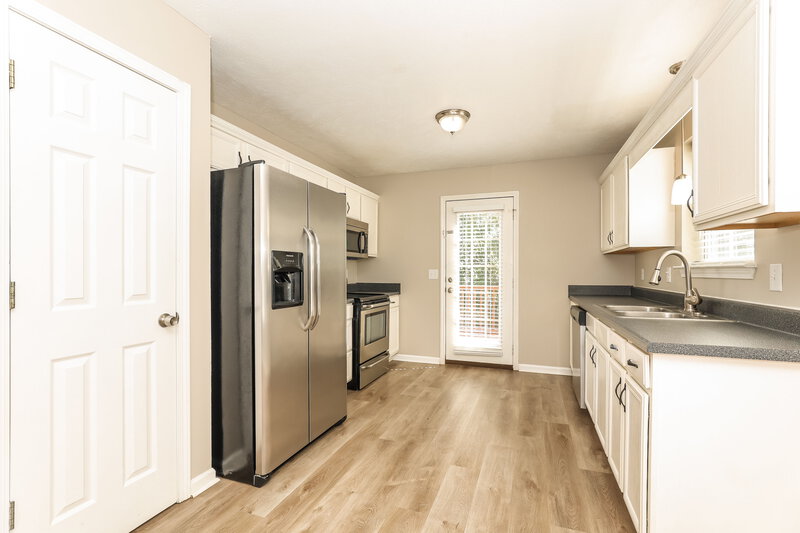 1,845/Mo, 232 Lake Forest Dr La Vergne, TN 37086 Kitchen View