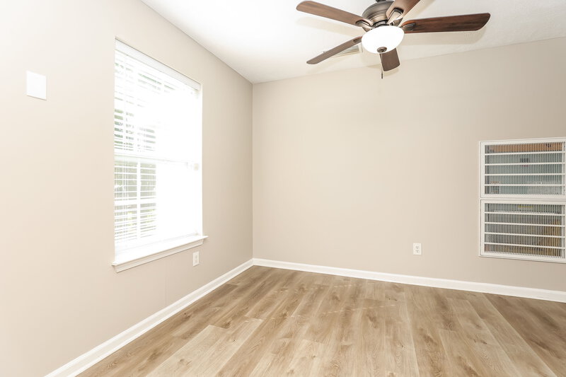 1,845/Mo, 232 Lake Forest Dr La Vergne, TN 37086 Family Room View