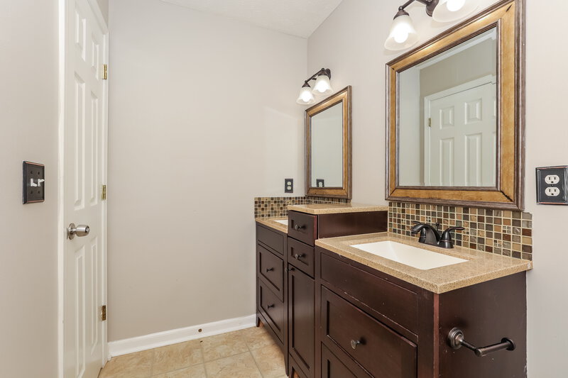 1,845/Mo, 232 Lake Forest Dr La Vergne, TN 37086 Main Bathroom View